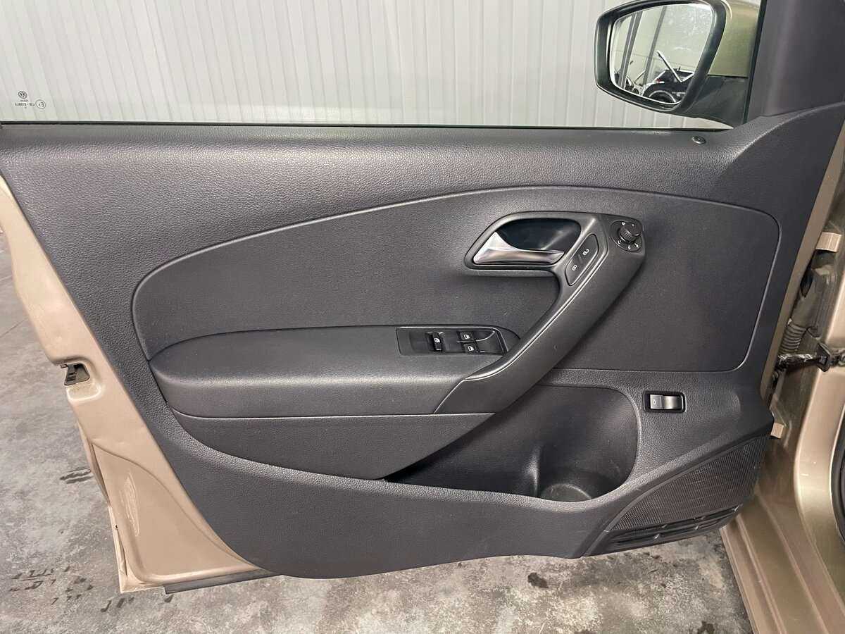 Volkswagen Polo, 2016 Фото №17