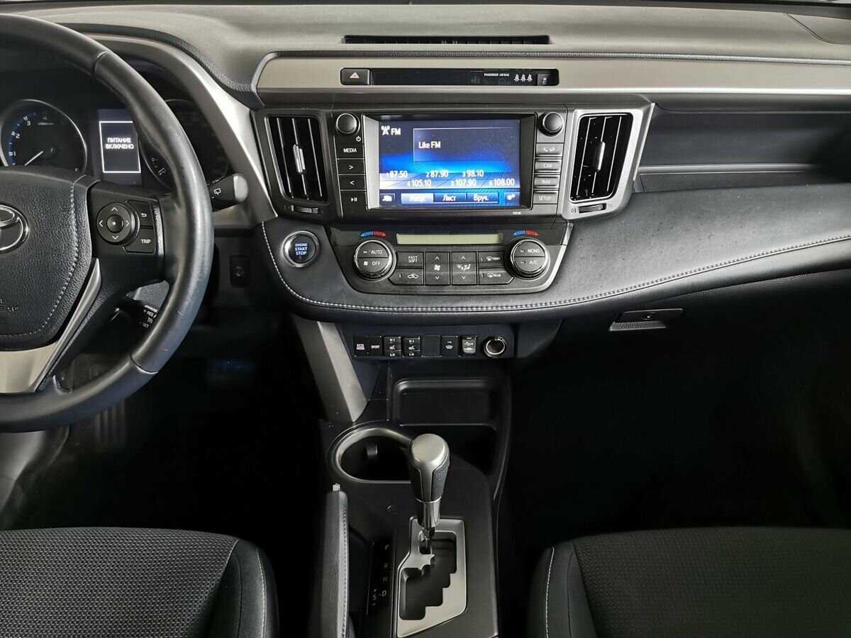 Toyota RAV4, 2018 Фото №11