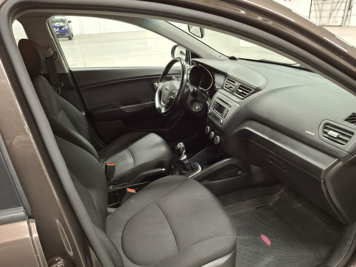Kia Rio III Рестайлинг, 2017 Фото №11