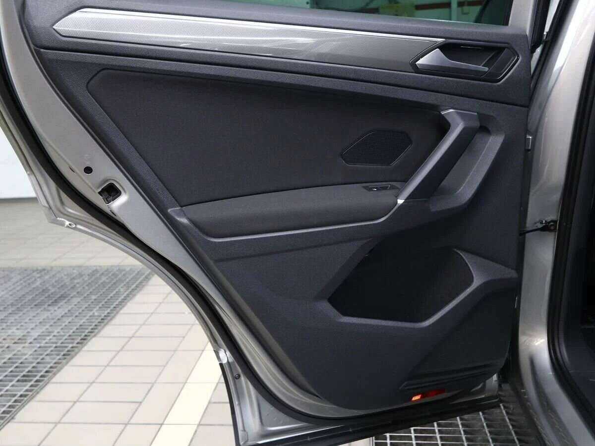 Volkswagen Tiguan, 2018 Фото №11