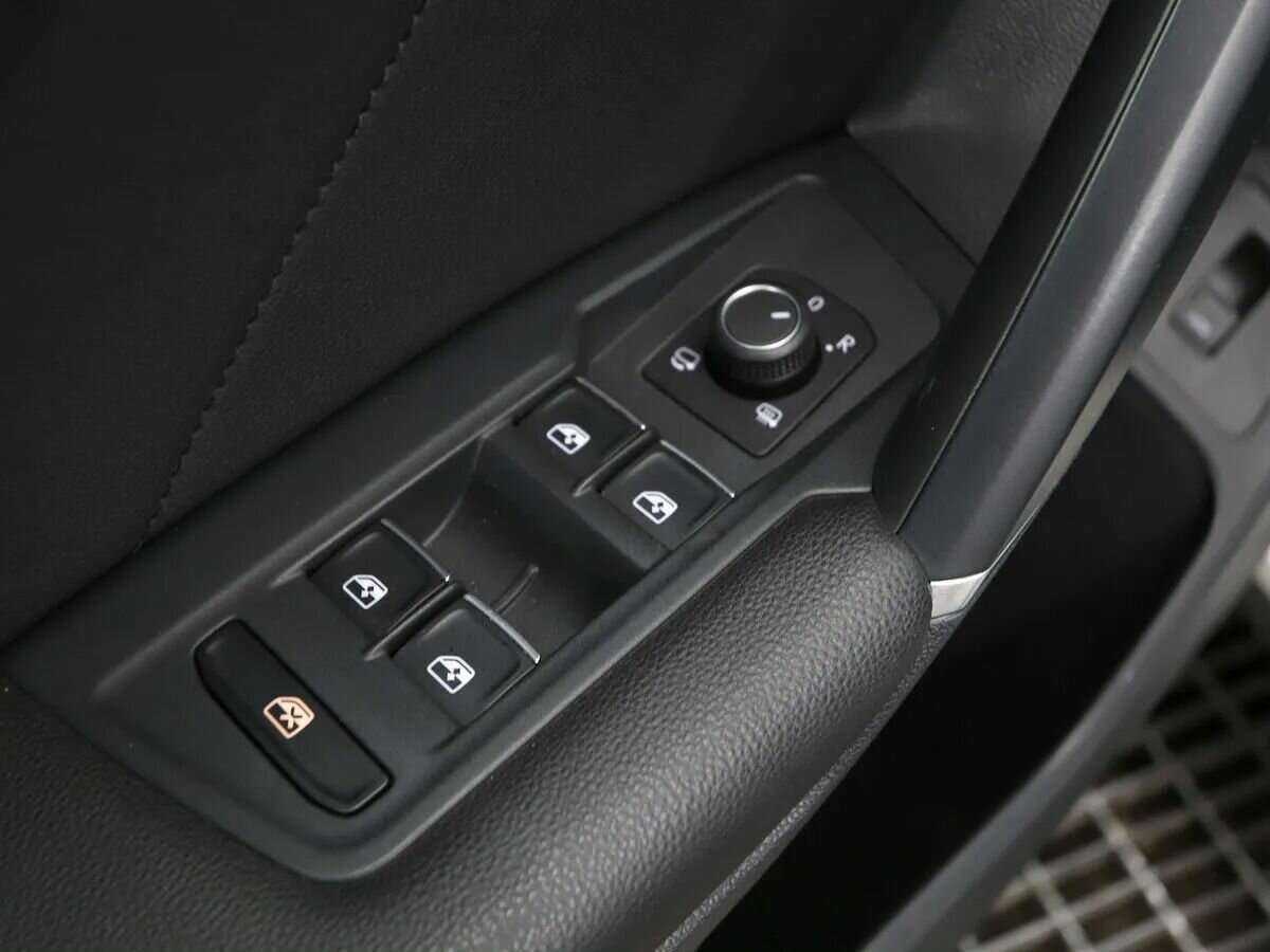 Volkswagen Tiguan, 2018 Фото №8