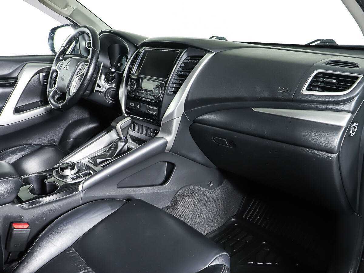 Mitsubishi Pajero Sport, 2018 Фото №9