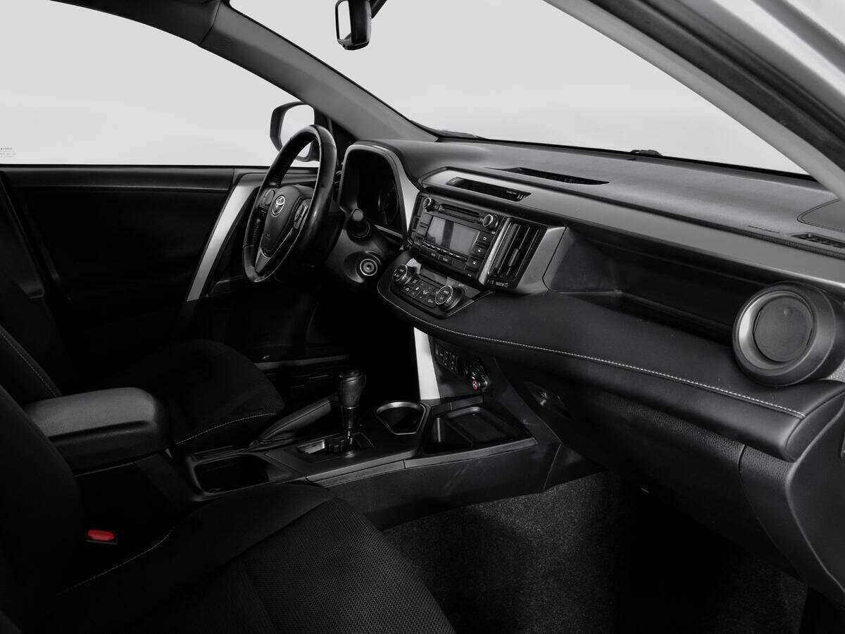 Toyota RAV4, 2018 Фото №9