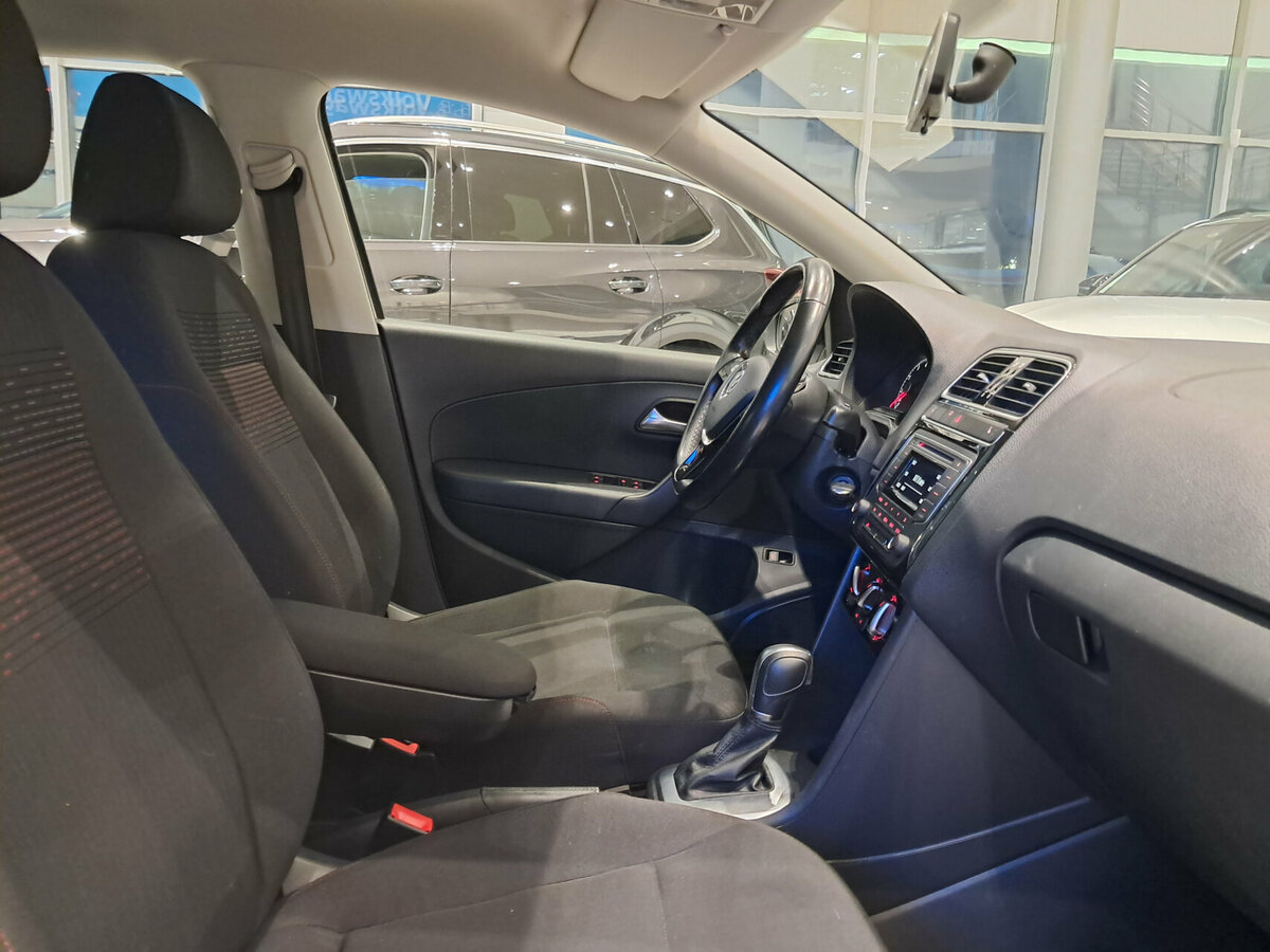 Volkswagen Polo V Рестайлинг, 2017 Фото №11