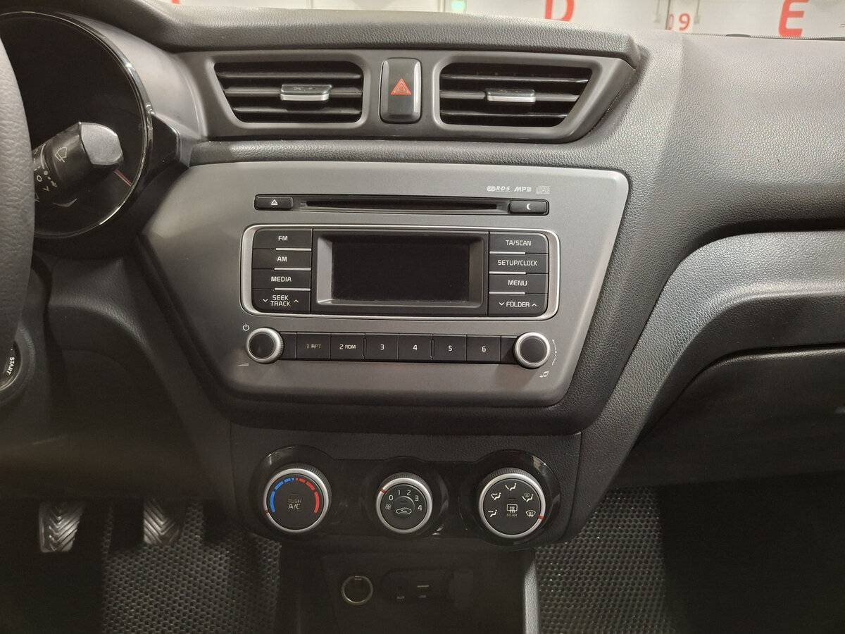 Kia Rio III Рестайлинг, 2015 Фото №14