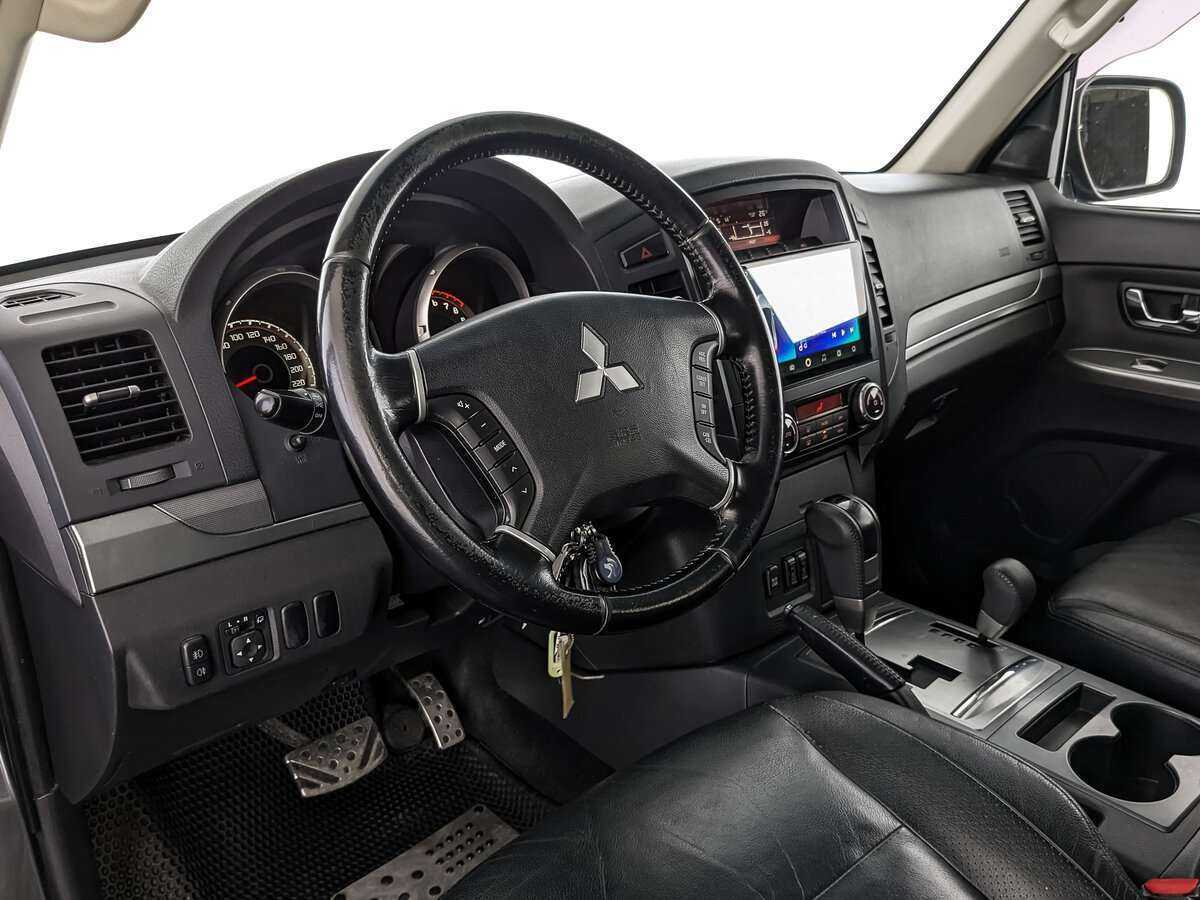 Mitsubishi Pajero, 2013 Фото №15