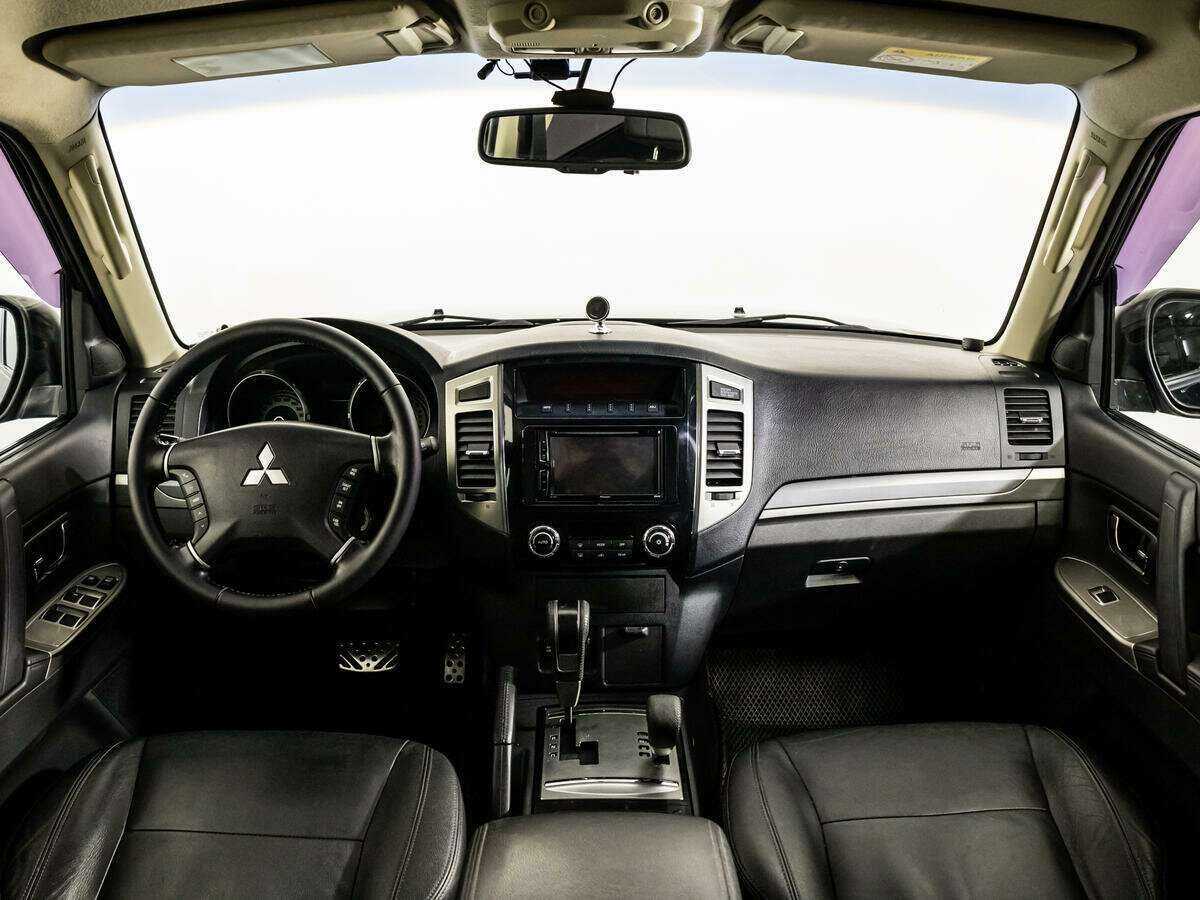 Mitsubishi Pajero, 2015 Фото №13