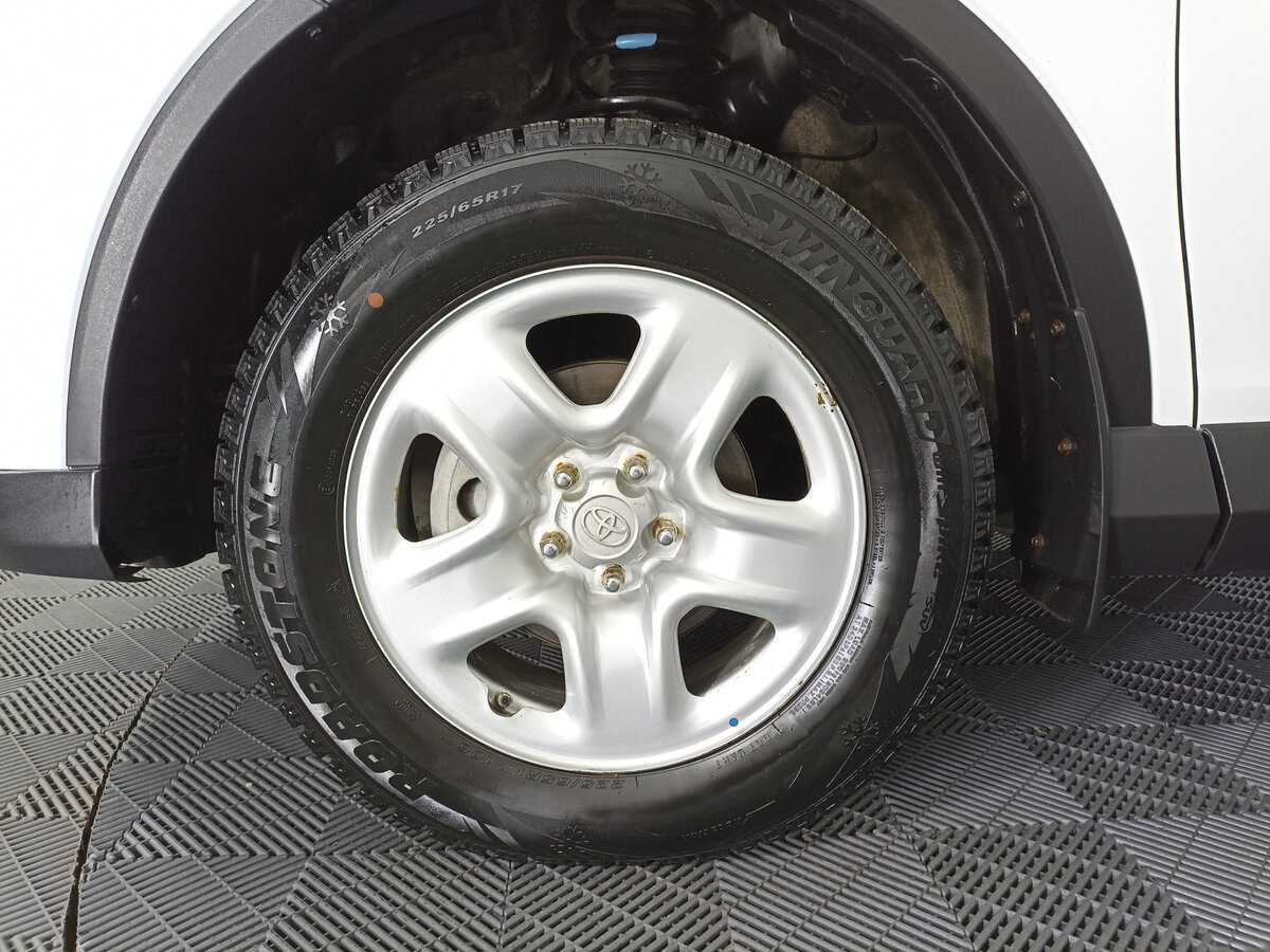 Toyota RAV4, 2017 Фото №12