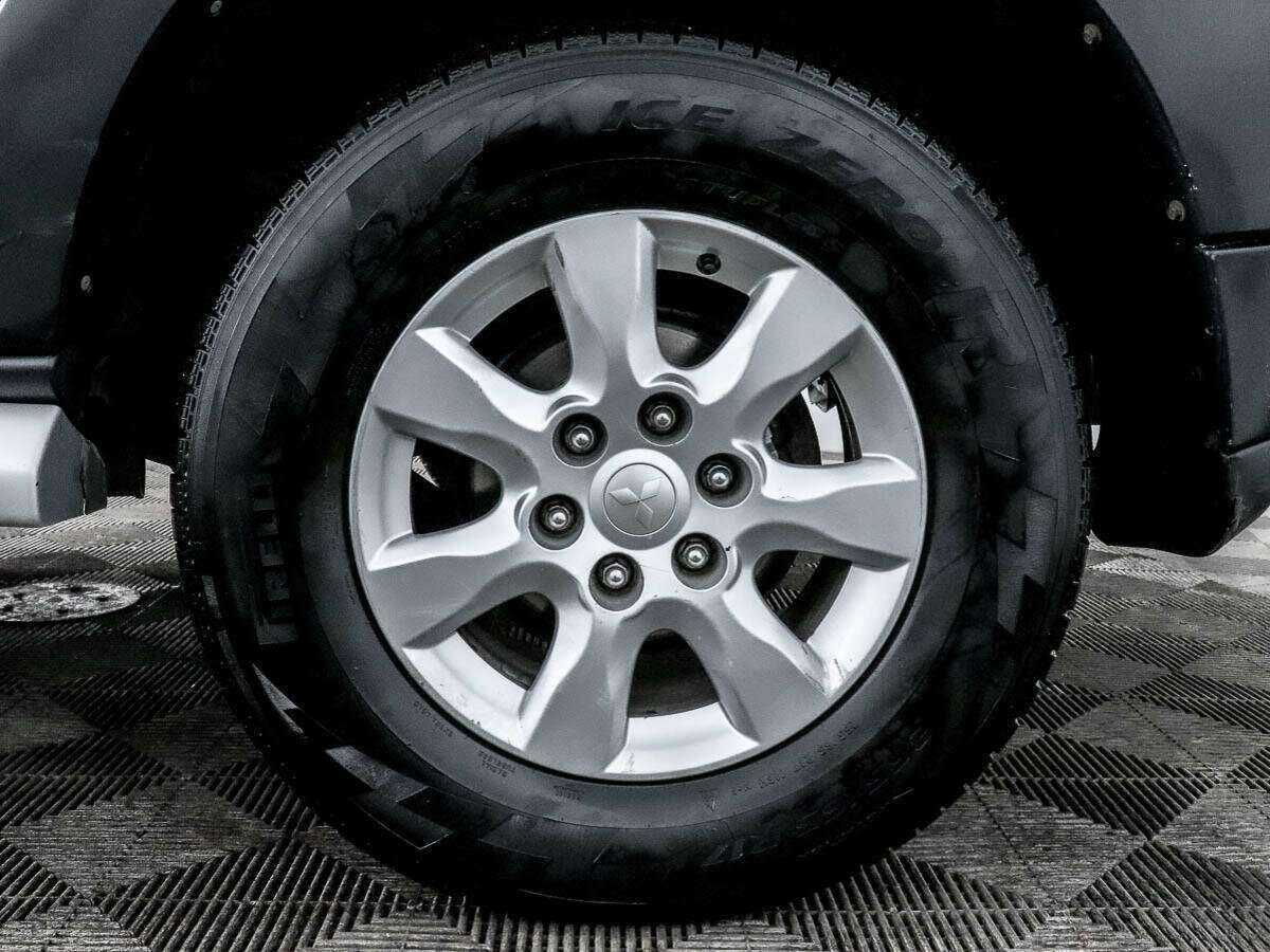 Mitsubishi Pajero, 2017 Фото №12