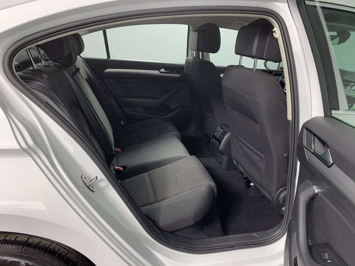 Volkswagen Passat, 2019 Фото №16