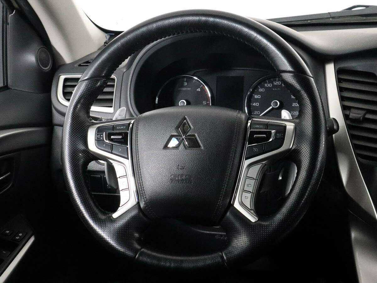 Mitsubishi Pajero Sport, 2017 Фото №12