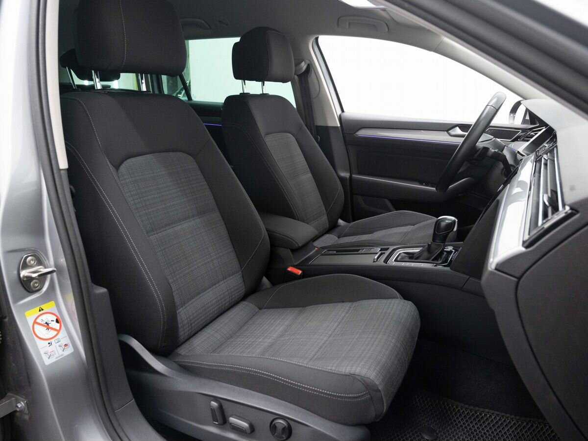 Volkswagen Passat, 2020 Фото №14