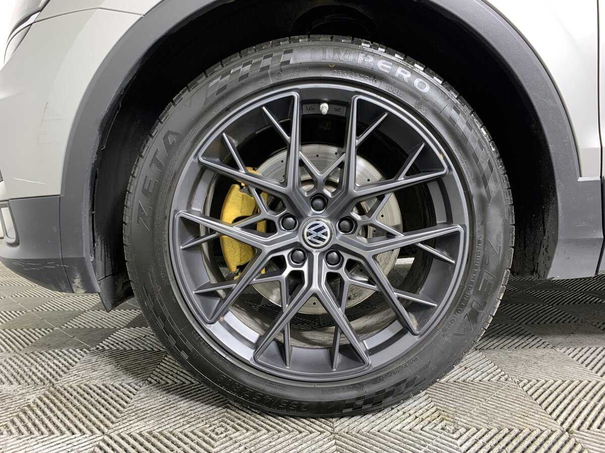 Volkswagen Tiguan, 2018 Фото №8