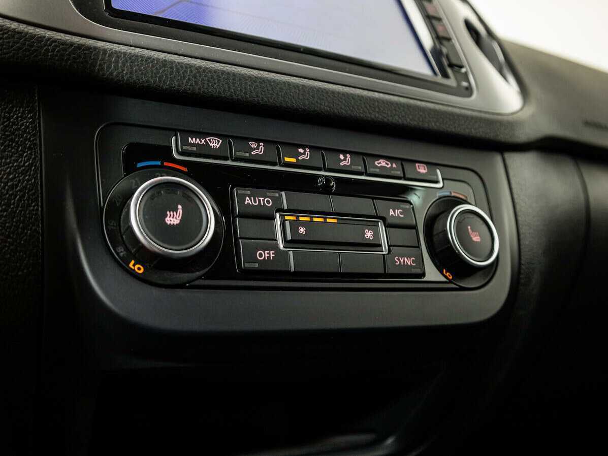 Volkswagen Tiguan, 2015 Фото №15