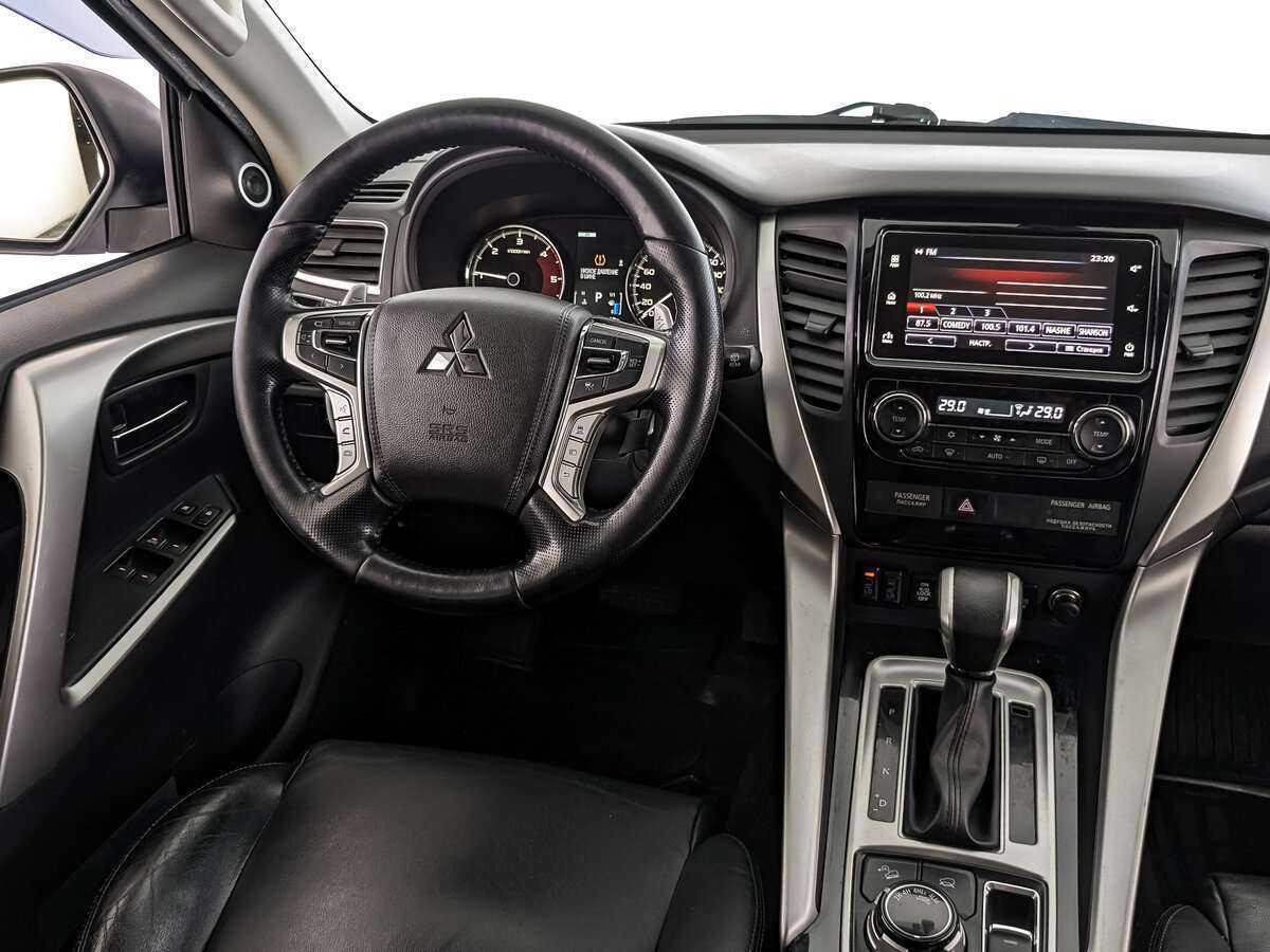 Mitsubishi Pajero Sport, 2017 Фото №17