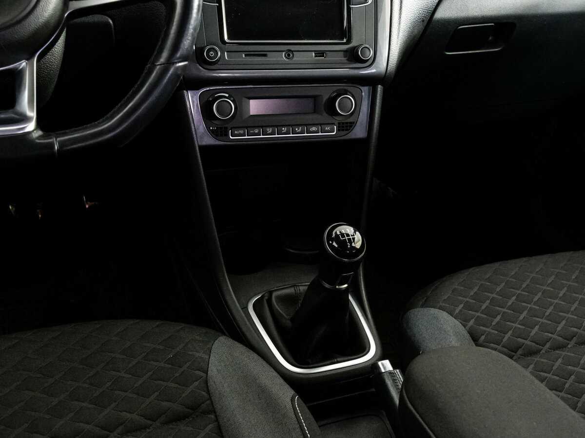 Volkswagen Polo, 2018 Фото №12