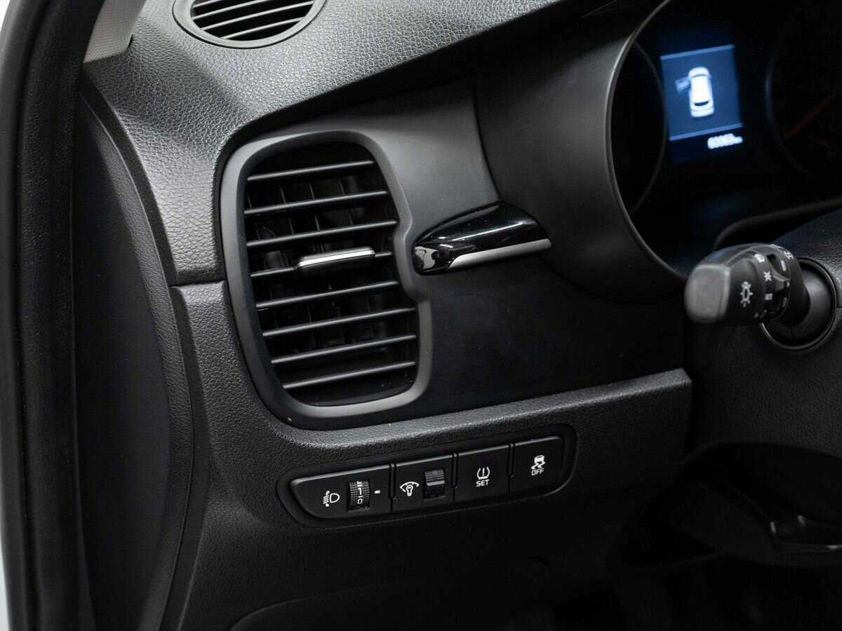 Kia Rio X-Line, 2020 Фото №21