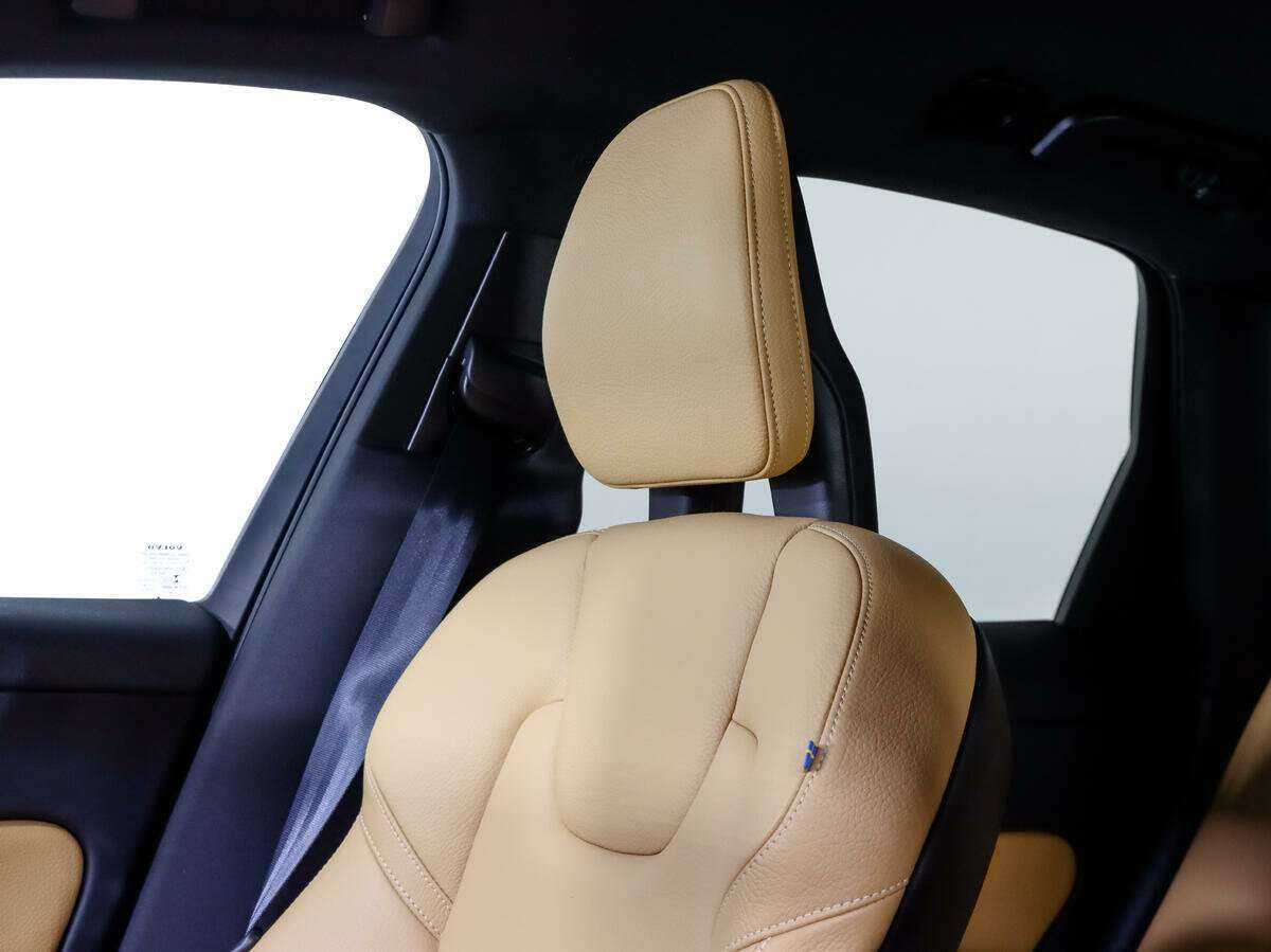 Volvo XC60, 2018 Фото №14