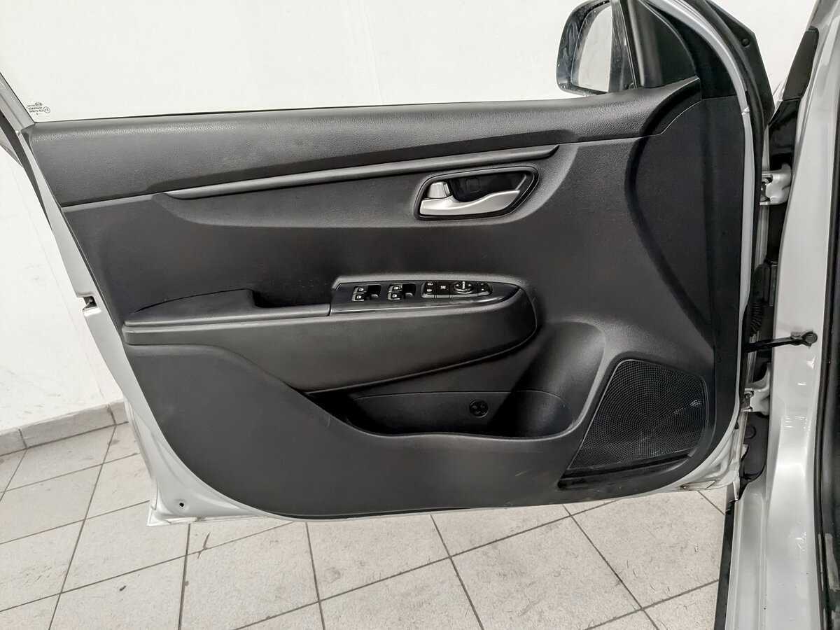 Kia Rio X-Line, 2020 Фото №17