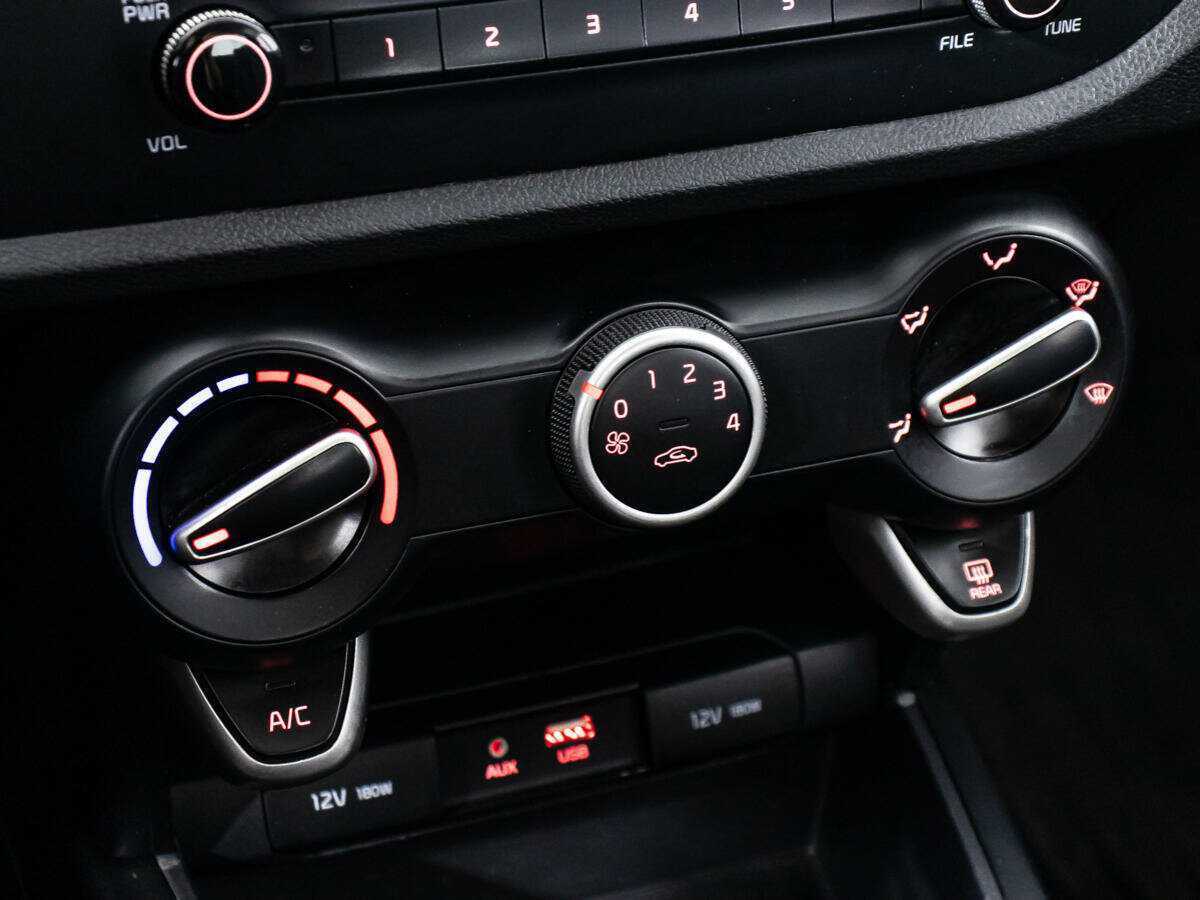 Kia Rio, 2017 Фото №15
