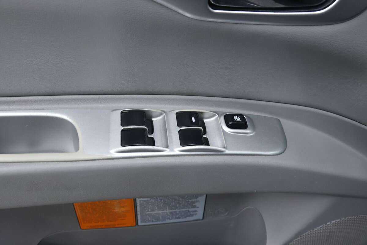 Mitsubishi Pajero Sport, 2015 Фото №10