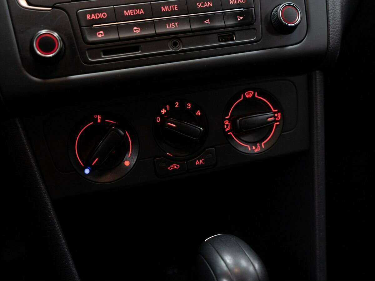 Volkswagen Polo, 2017 Фото №10
