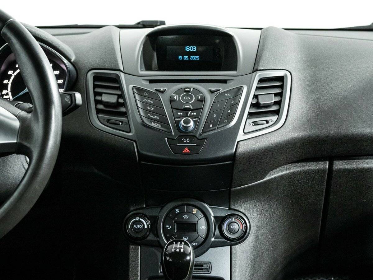 Ford Fiesta, 2015 Фото №14