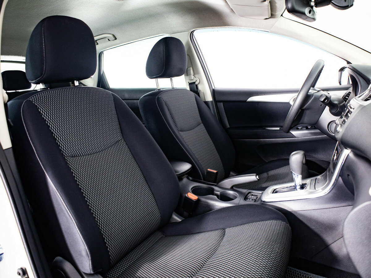 Nissan Tiida II, 2015 Фото №11