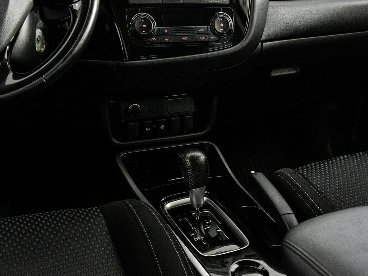 Mitsubishi Outlander, 2018 Фото №12