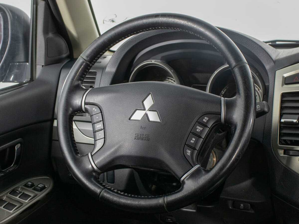 Mitsubishi Pajero, 2017 Фото №18
