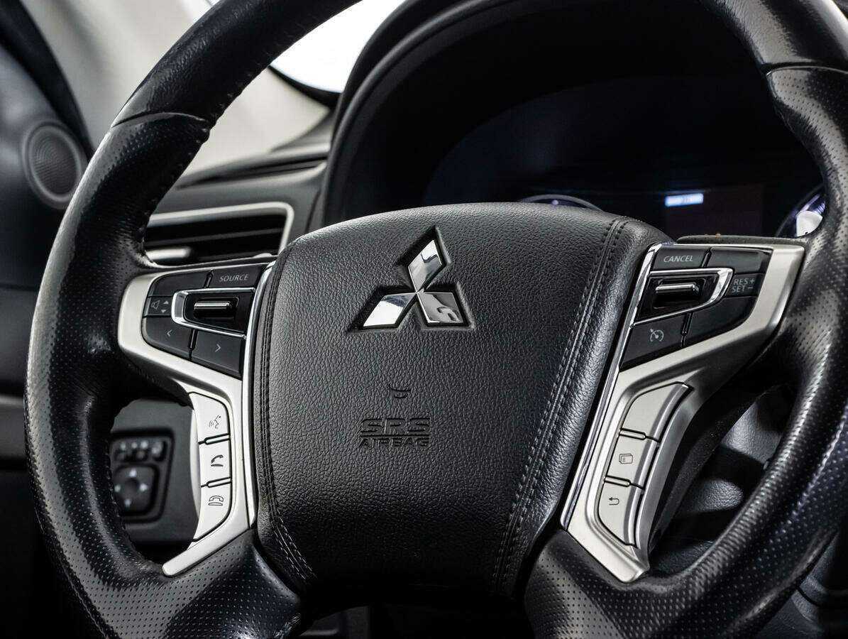 Mitsubishi Pajero Sport, 2017 Фото №9