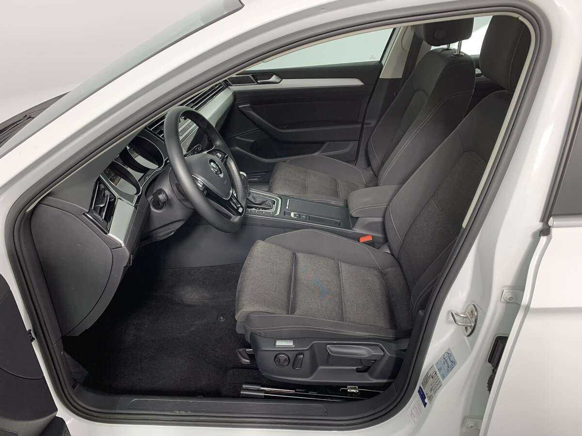 Volkswagen Passat, 2019 Фото №14