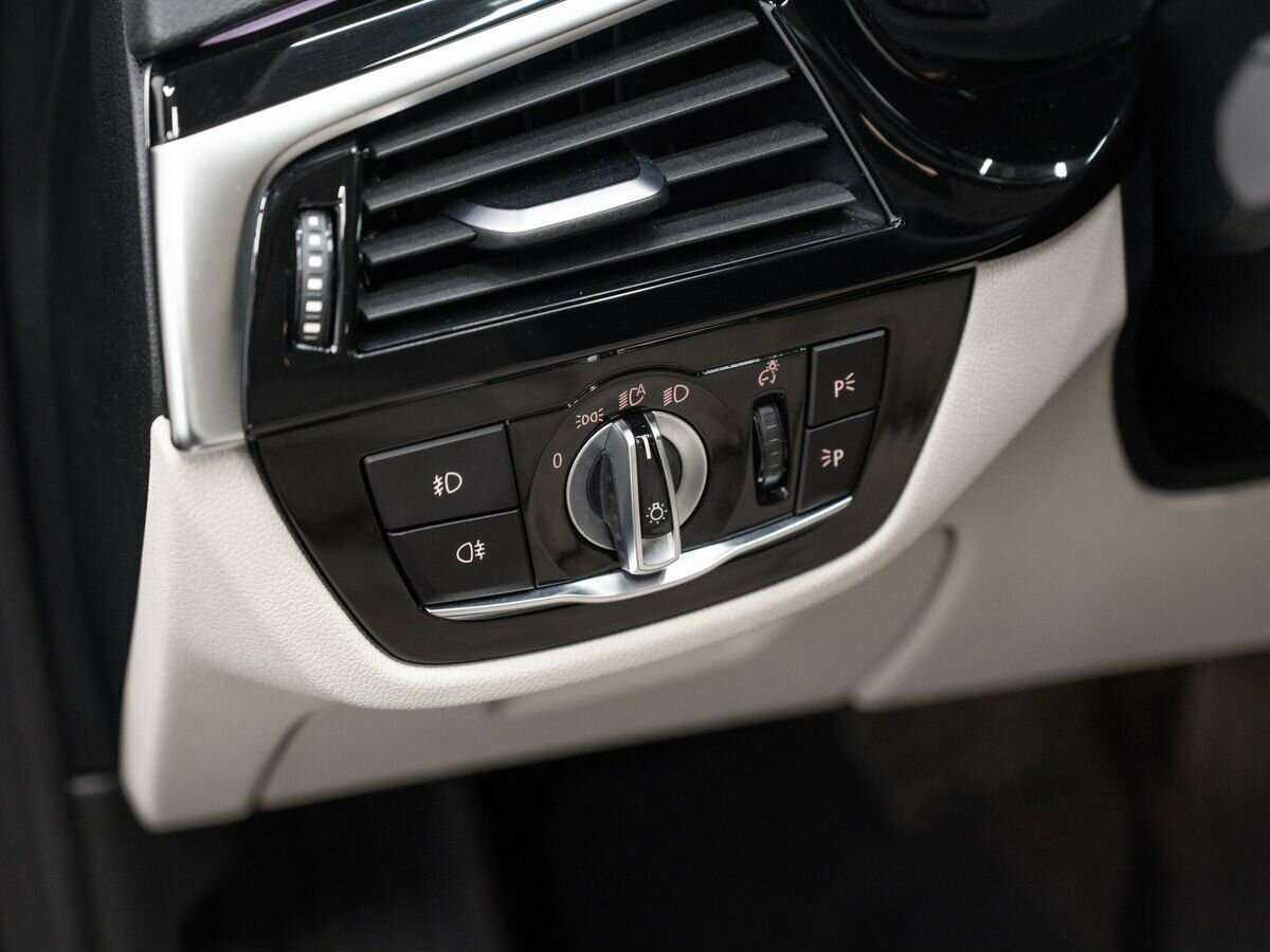 BMW 5 серии 520i, 2018 Фото №16