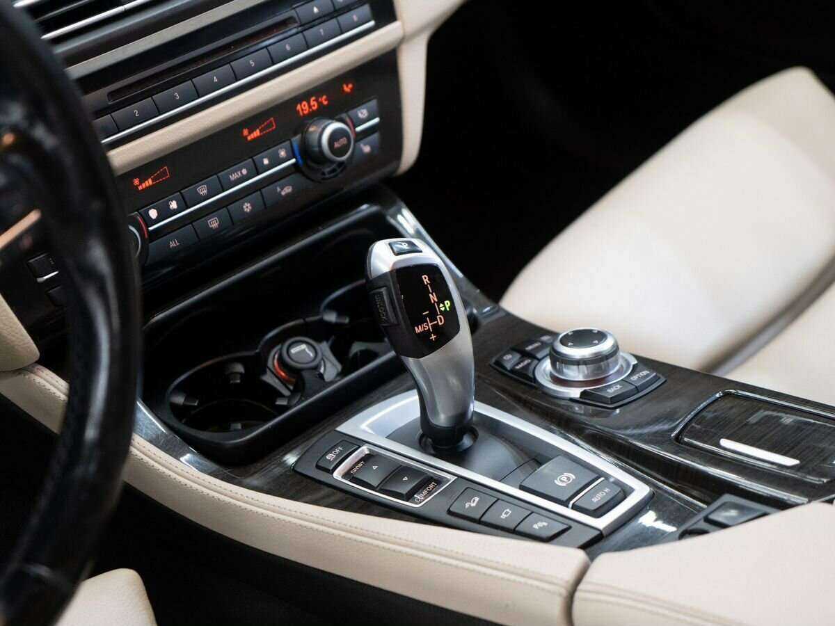 BMW 5 серии 535i xDrive, 2012 Фото №12