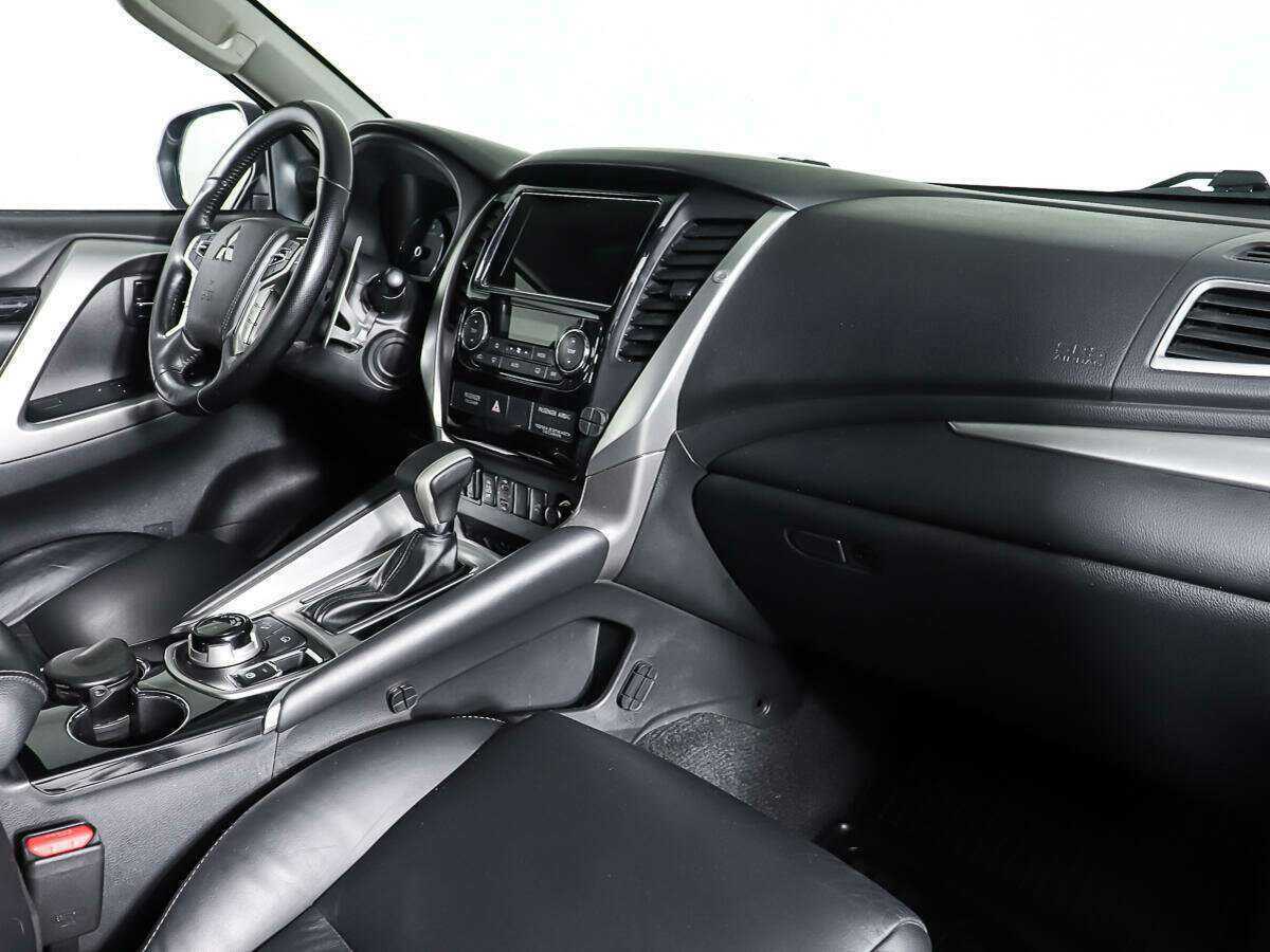 Mitsubishi Pajero Sport, 2018 Фото №9