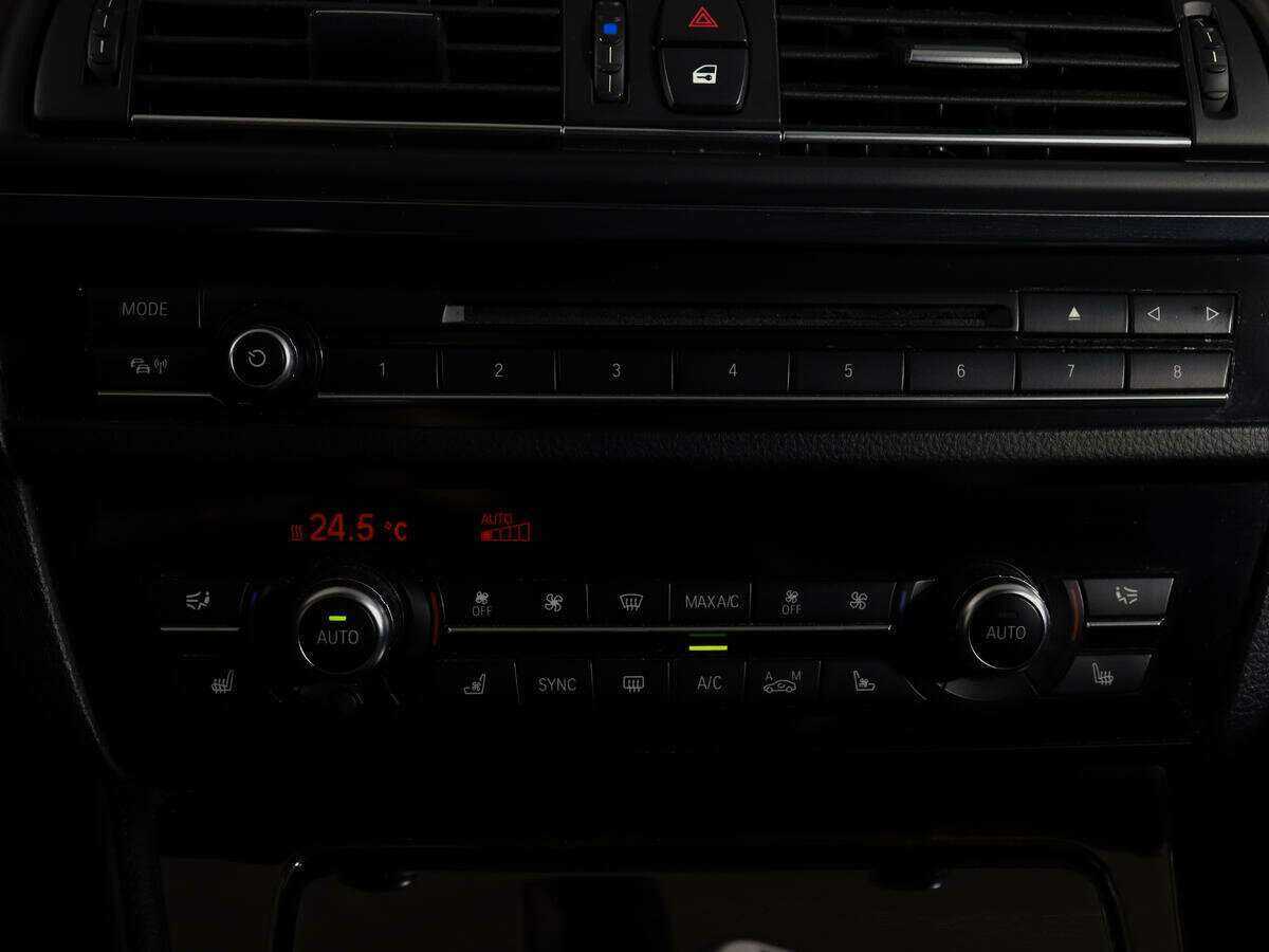 BMW 5 серии 530d xDrive, 2015 Фото №19