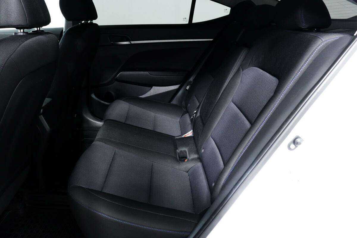 Hyundai Elantra, 2018 Фото №12