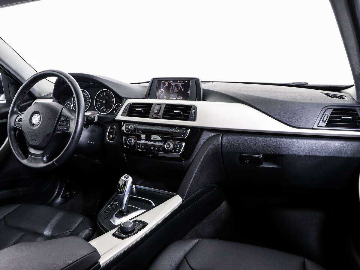 BMW 3 серии 318i, 2015 Фото №9