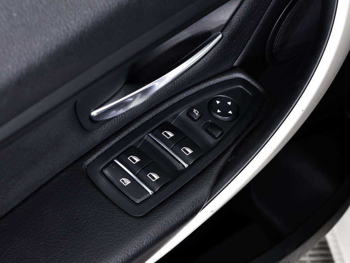 BMW 3 серии 318i, 2015 Фото №20