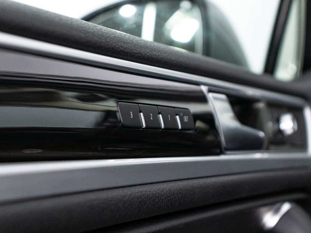 Volkswagen Touareg, 2015 Фото №16