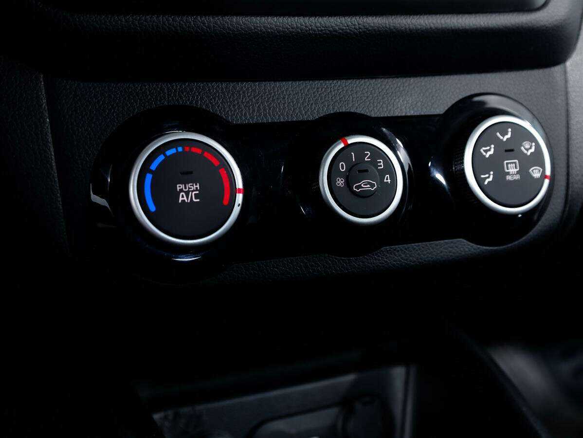 Kia Rio, 2017 Фото №16