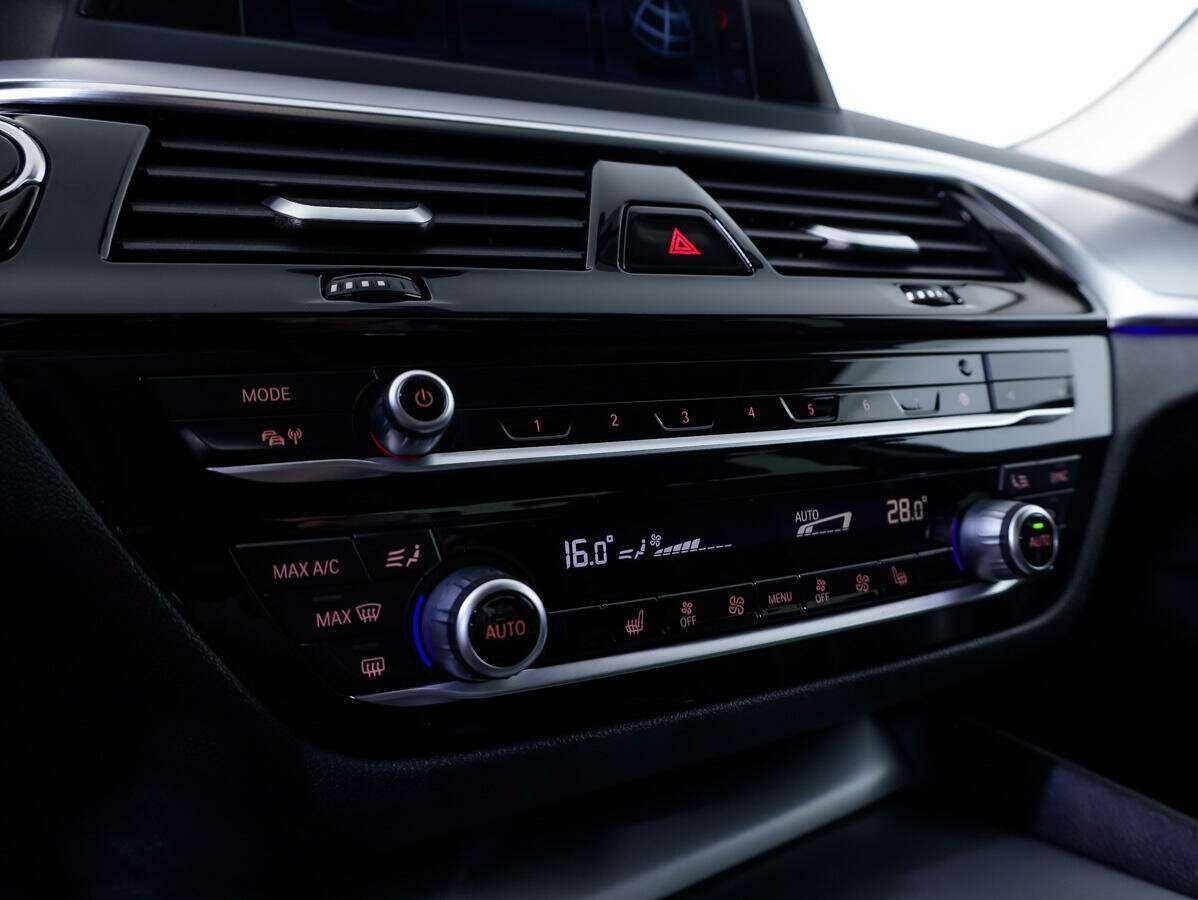 BMW 5 серии 520d, 2018 Фото №16