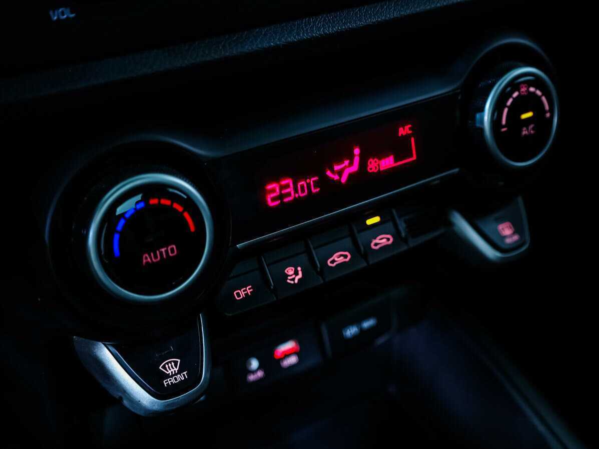 Kia Rio, 2018 Фото №12