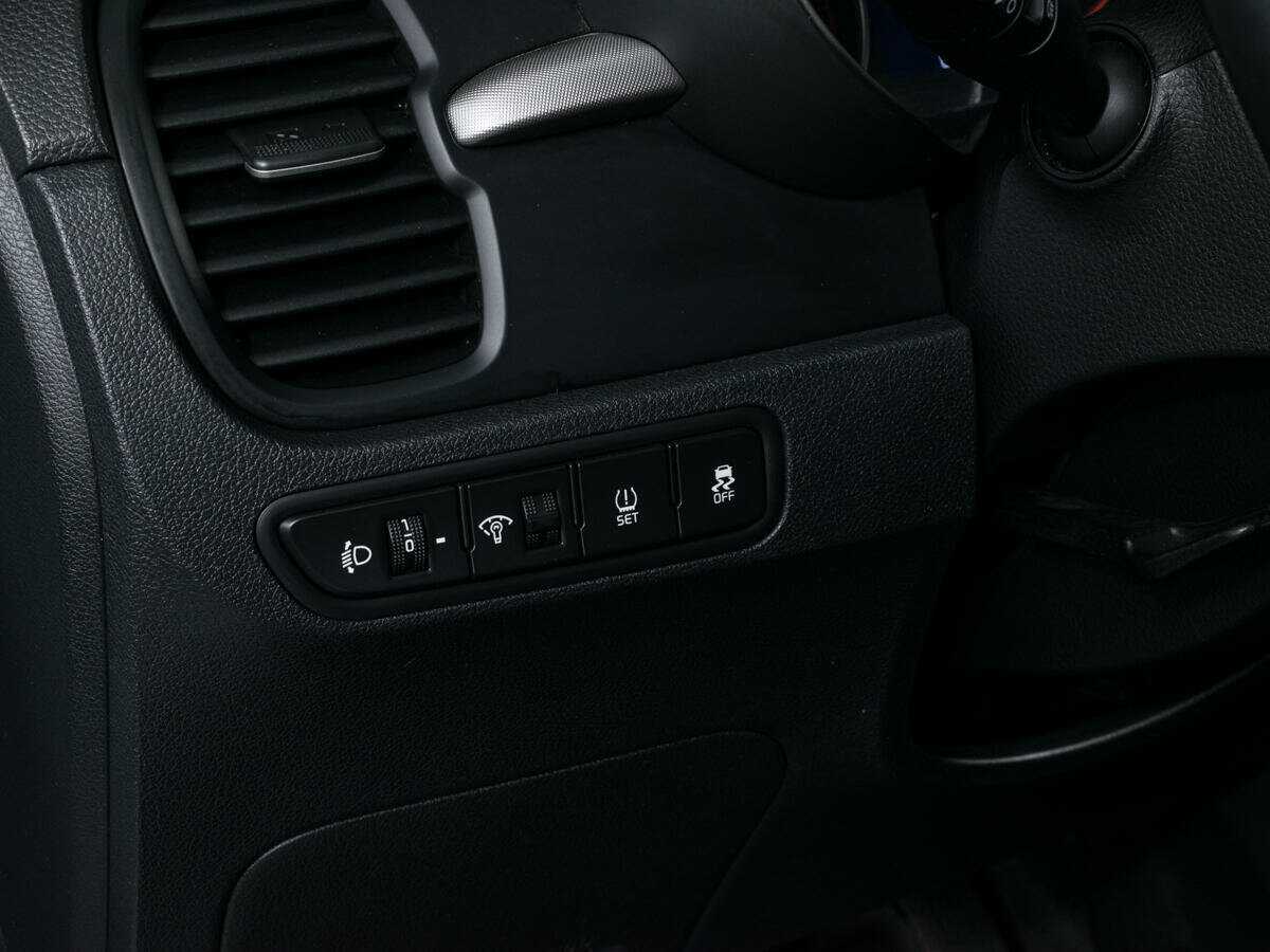 Kia Rio X-Line, 2019 Фото №16