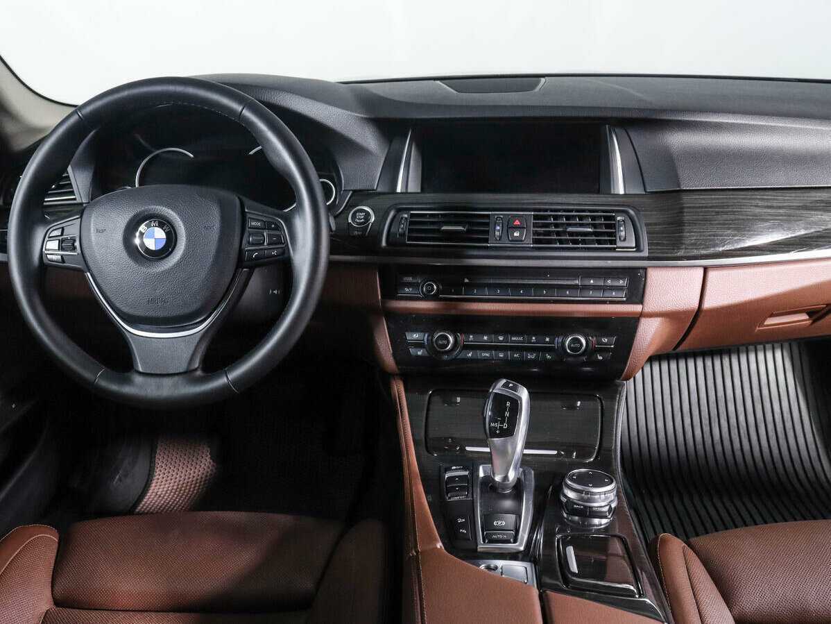 BMW 5 серии 528i xDrive, 2016 Фото №12