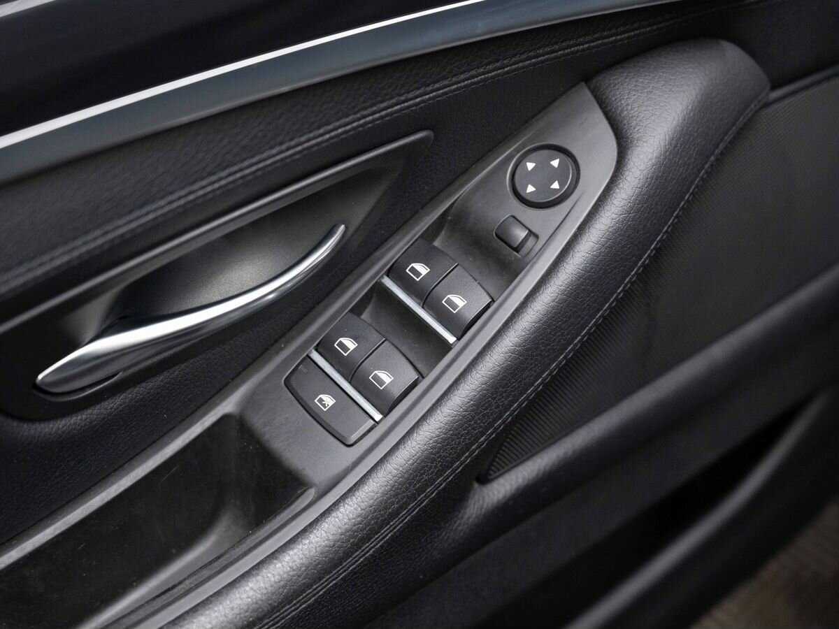 BMW 5 серии 528i xDrive, 2012 Фото №22