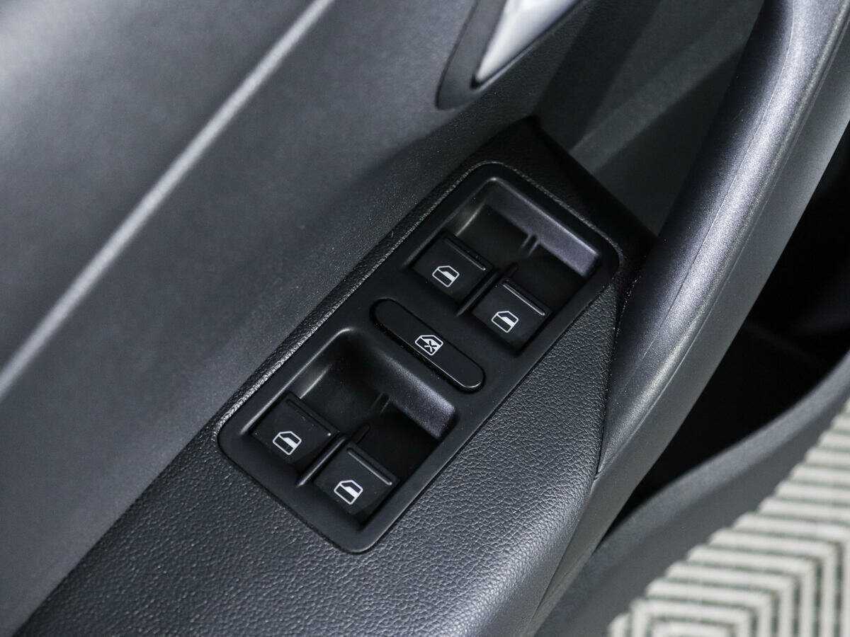 Volkswagen Polo, 2018 Фото №17