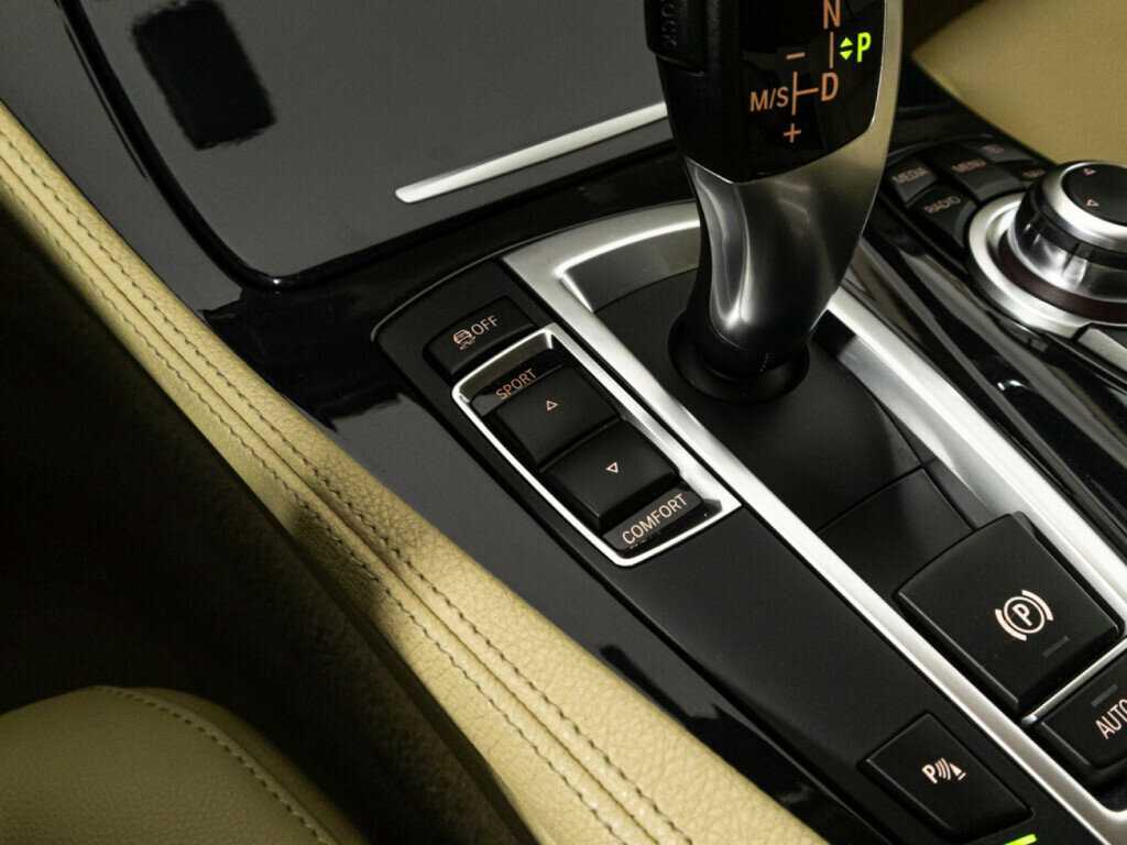 BMW 5 серии 520i, 2014 Фото №20