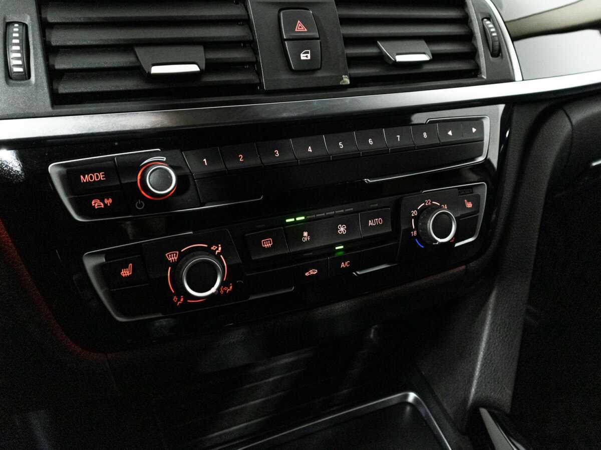BMW 3 серии 320i xDrive, 2018 Фото №15