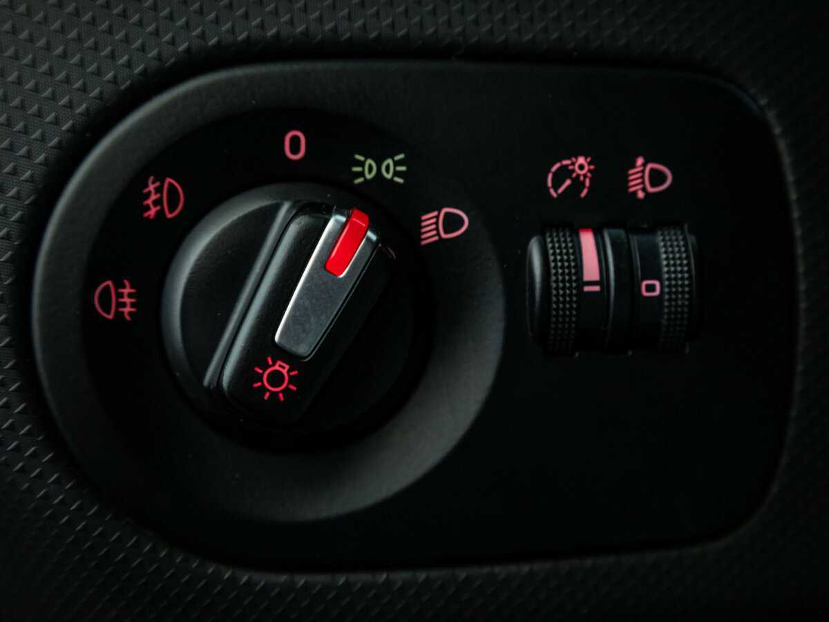 SEAT Leon, 2012 Фото №16